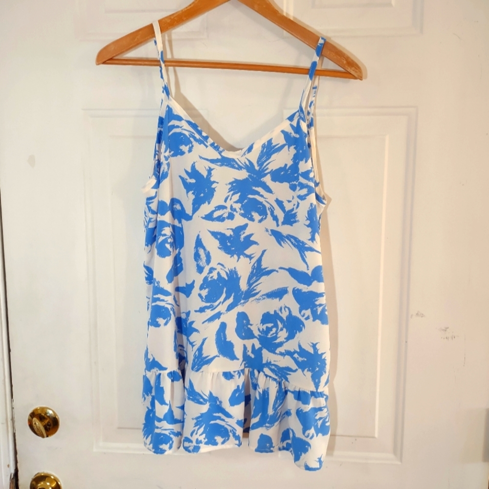 Fraiche by J Floral Tank top. Size M